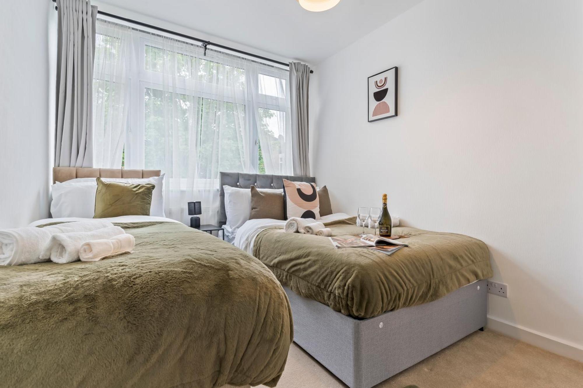 Stylish 4br Wembley Holiday home *