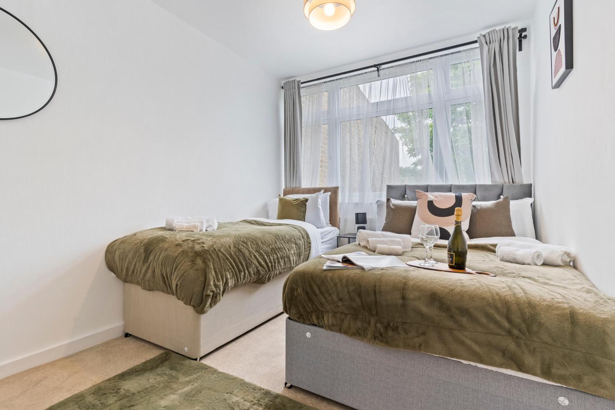 Stylish 4br Wembley Holiday home *